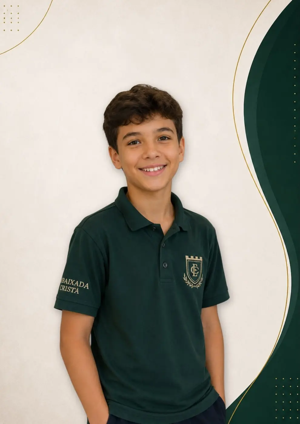 Aluno do 6º ano com o uniforme do colégio